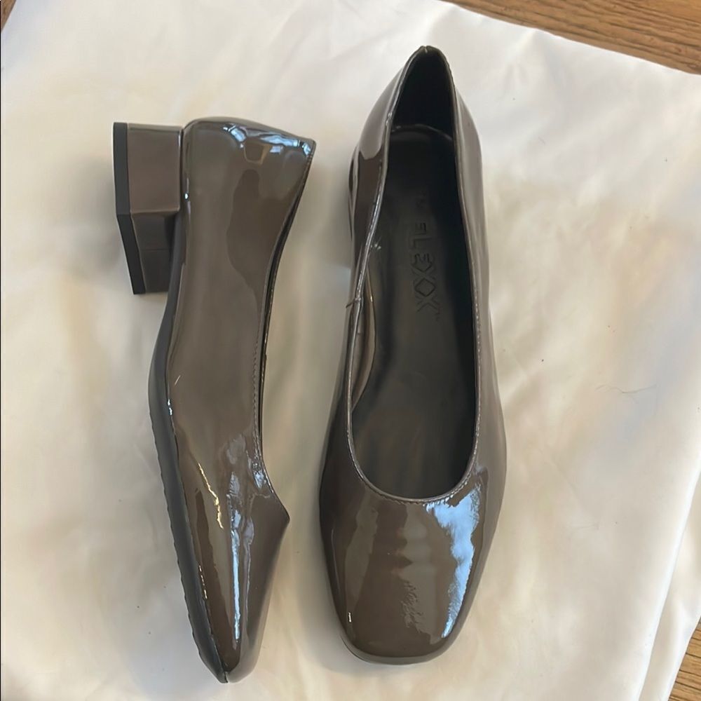 THE FLEXX BROWN PATENT LEATHER SHOES.   LOW HEEL.   NEW